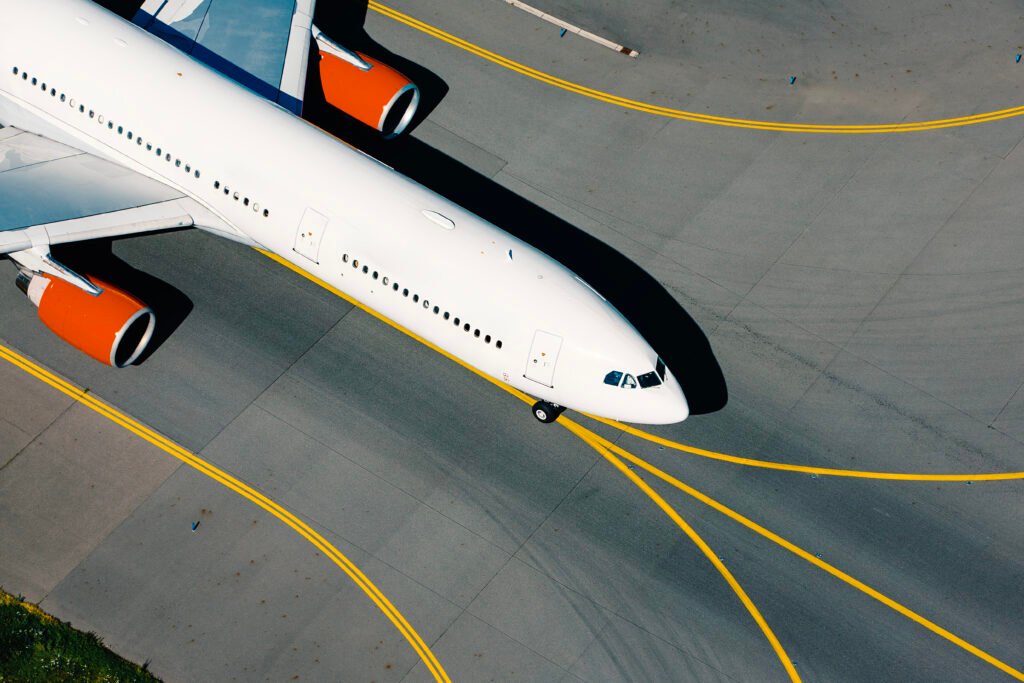 Taxi Toulouse : Vue du dessus d'un avion à l'aéroport de Toulouse Blagnac